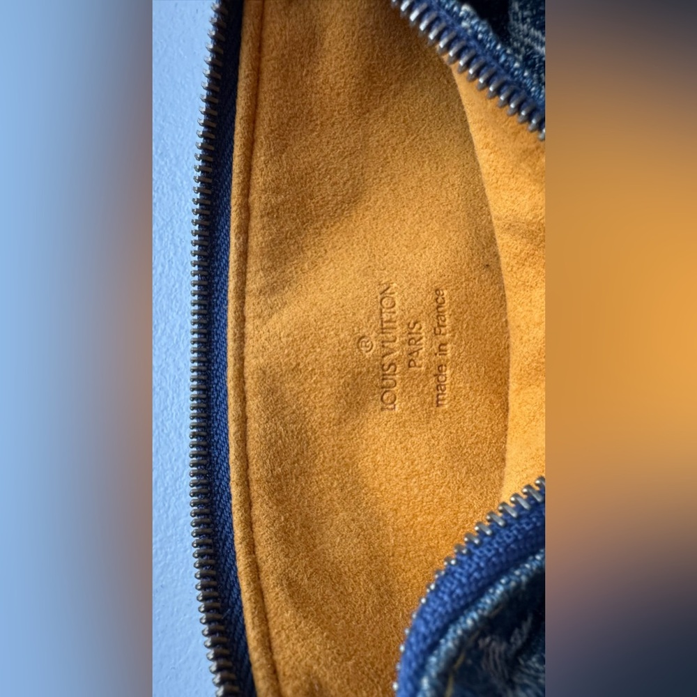 SOLD: Authentic Vintage 2006 Louis Vuitton Denim Monogram Pouch - Picture 8 of 11